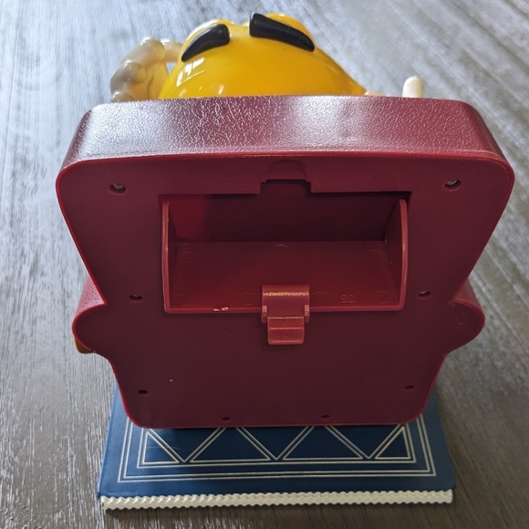 Yellow M&M Dispenser LA-Z-Boy Recliner M&M's Candy Collectible Vintage 1999 Mars - Picture 3 of 8